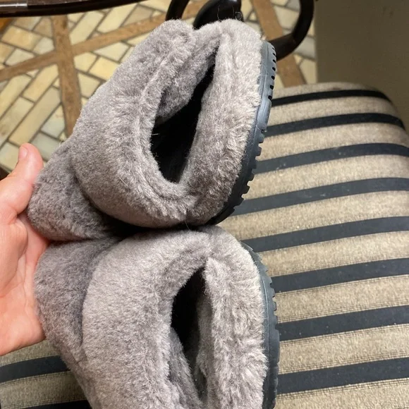 Uggs Velcro fuzzy slippers - Picture 10 of 14
